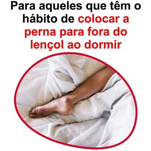 Para Quem Tem o Hábito de Dormir com a Perna Para Fora do Lençol, É Melhor Saber Disso